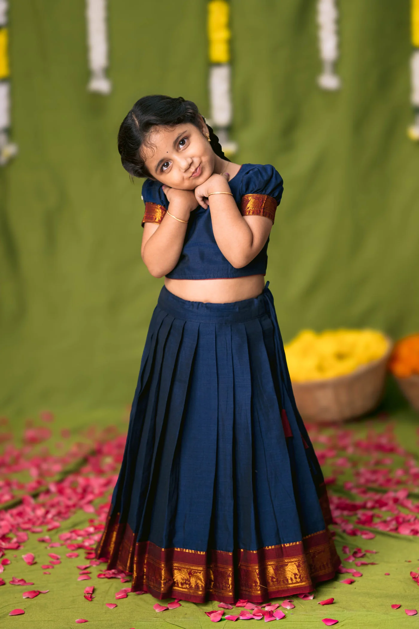 Ezhili Navy Croptop & Skirt mini (Set of 2)