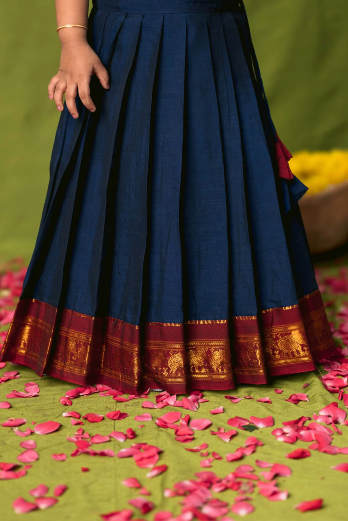 Ezhili Navy Croptop & Skirt mini (Set of 2) - Image 10