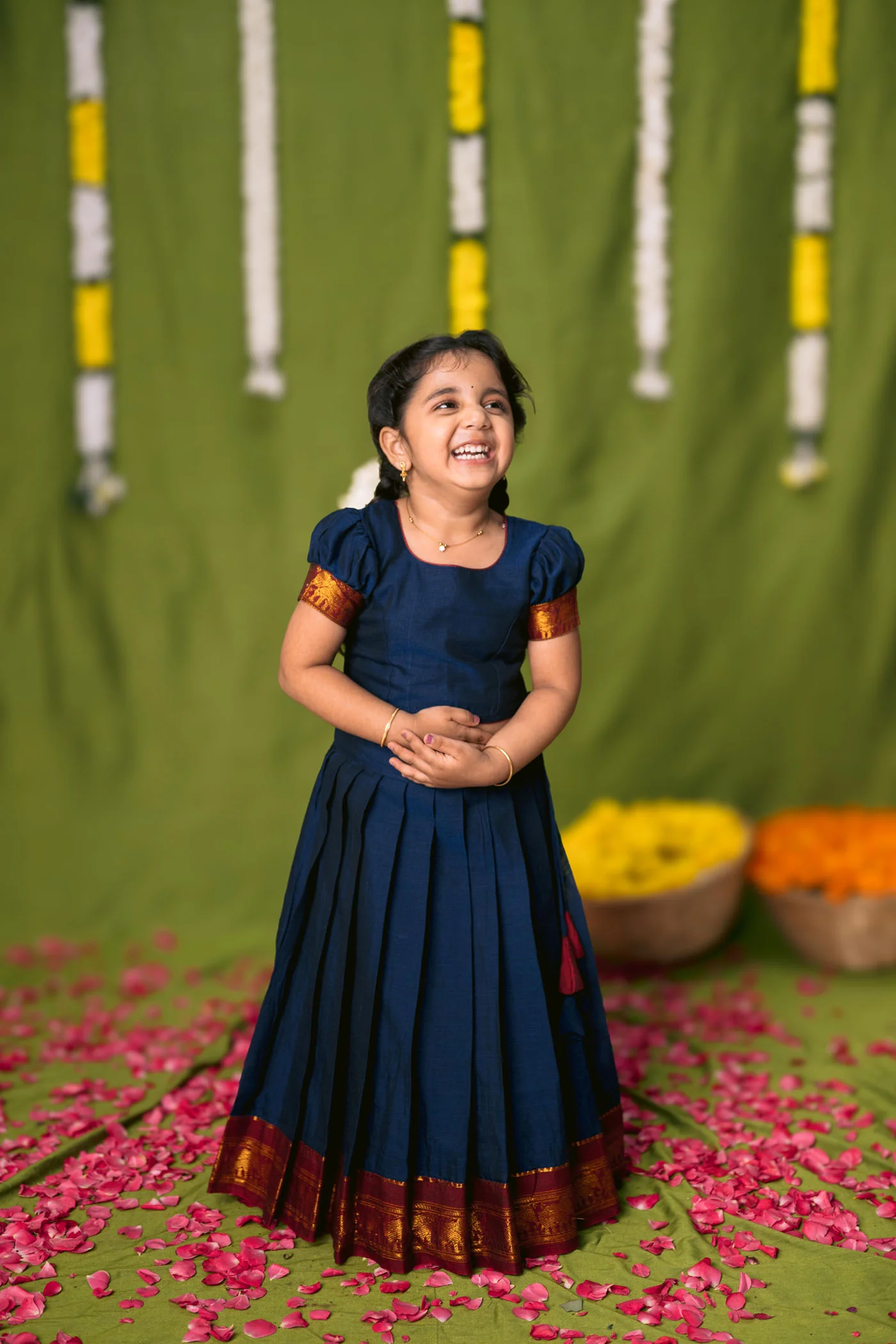 Ezhili Navy Croptop & Skirt mini (Set of 2) - Image 3