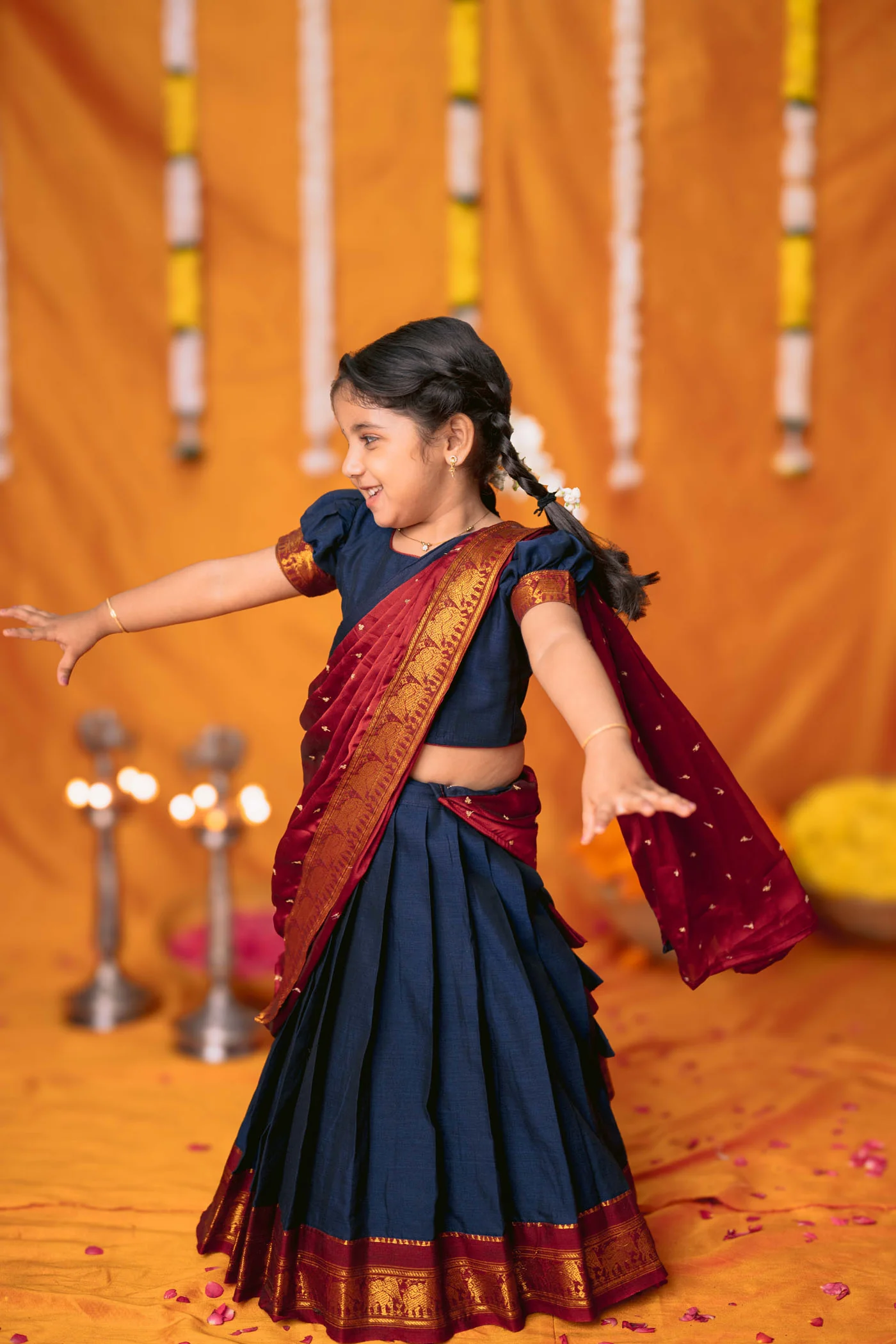 Ezhili Navy Handloom Half Saree mini (Set of 3) - Image 3