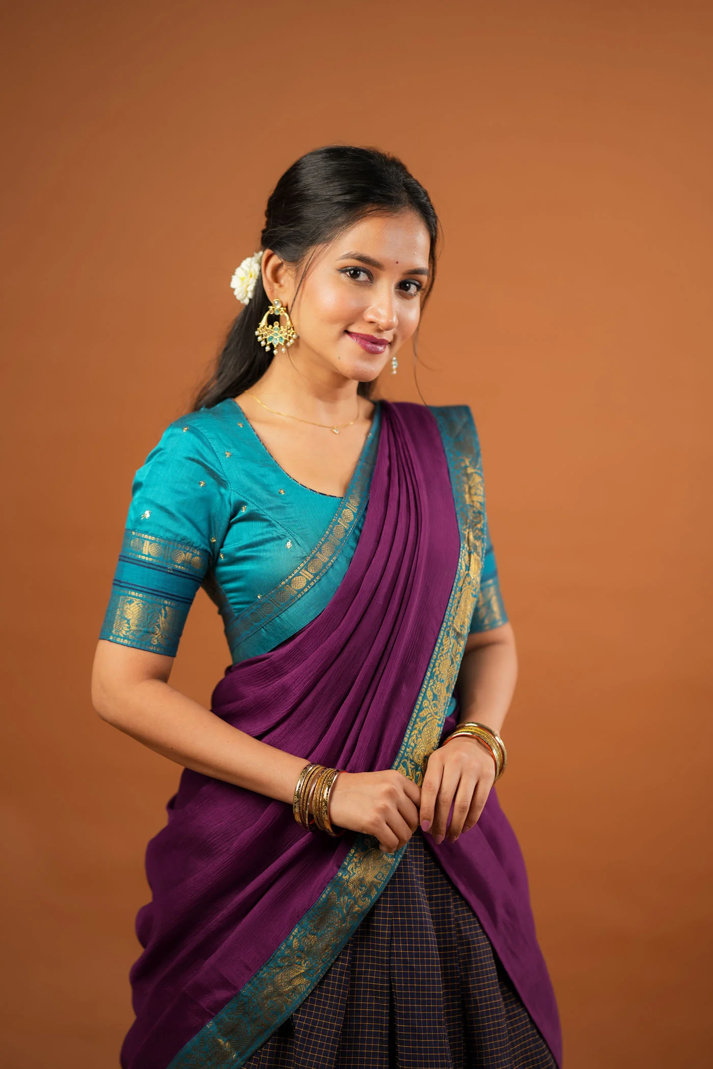 IMD - Ruhika Navy Handwoven Half Saree Set - Image 3