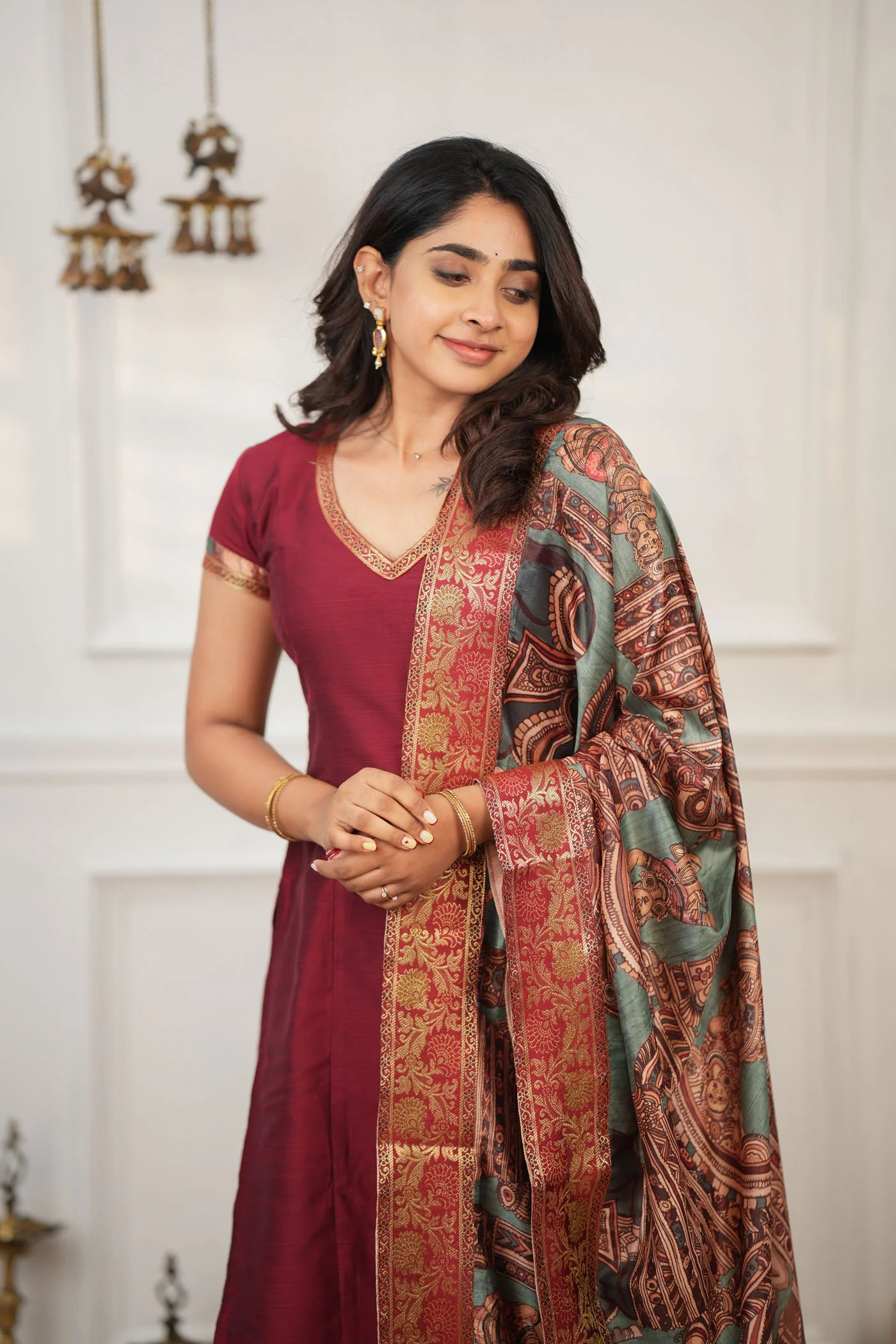 Indra Maroon Kurti Set (Set of 3) - Image 10