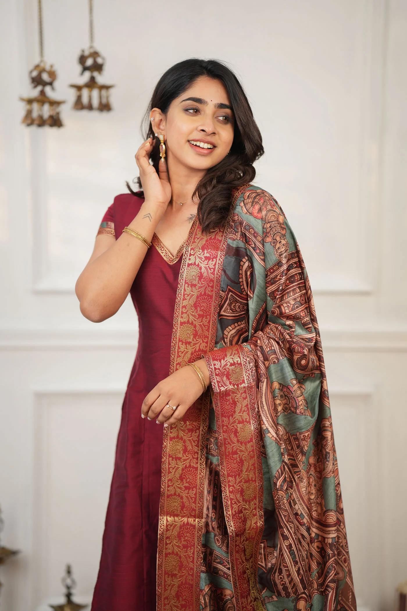 Indra Maroon Kurti Set (Set of 3) - Image 11