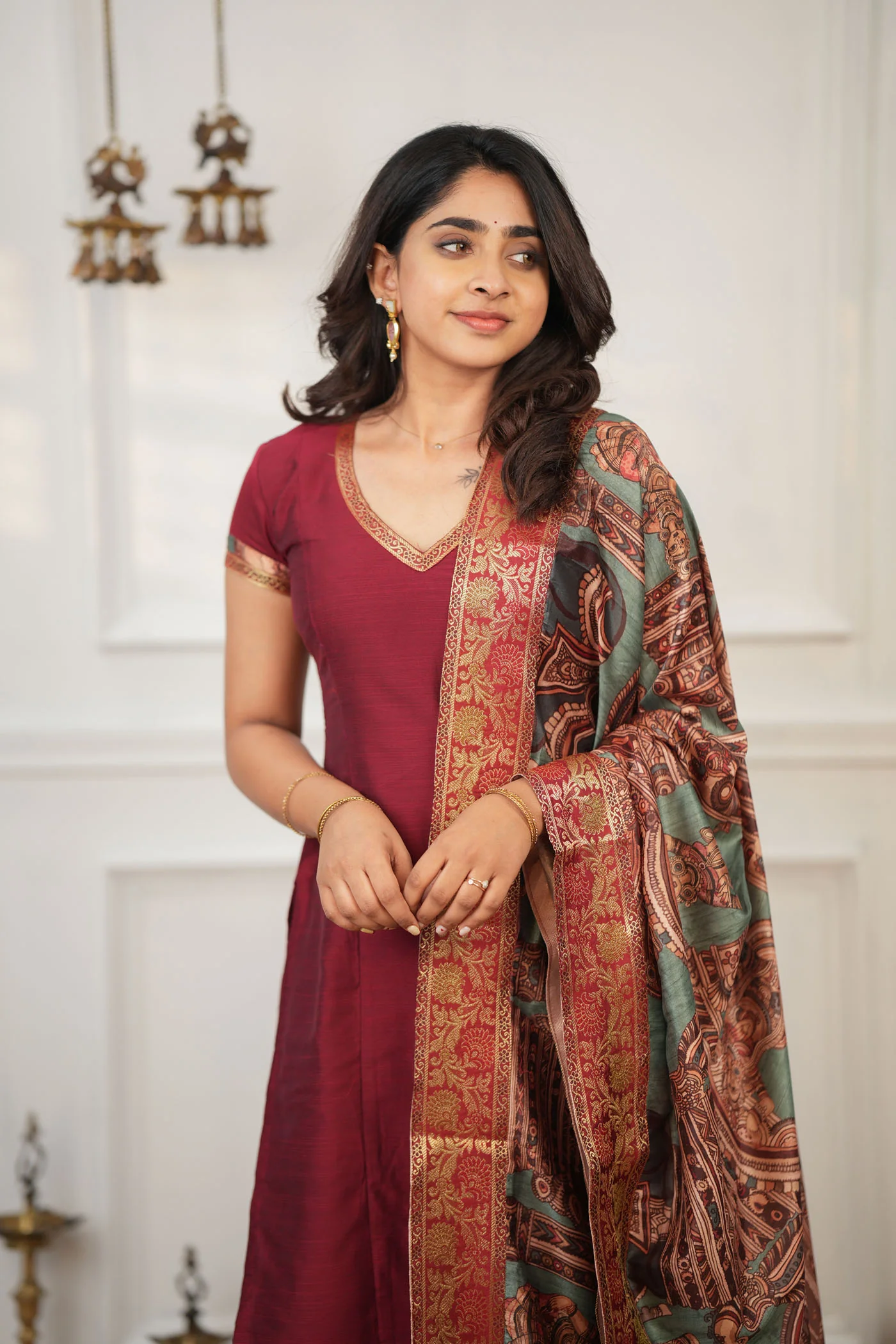 Indra Maroon Kurti Set (Set of 3) - Image 4