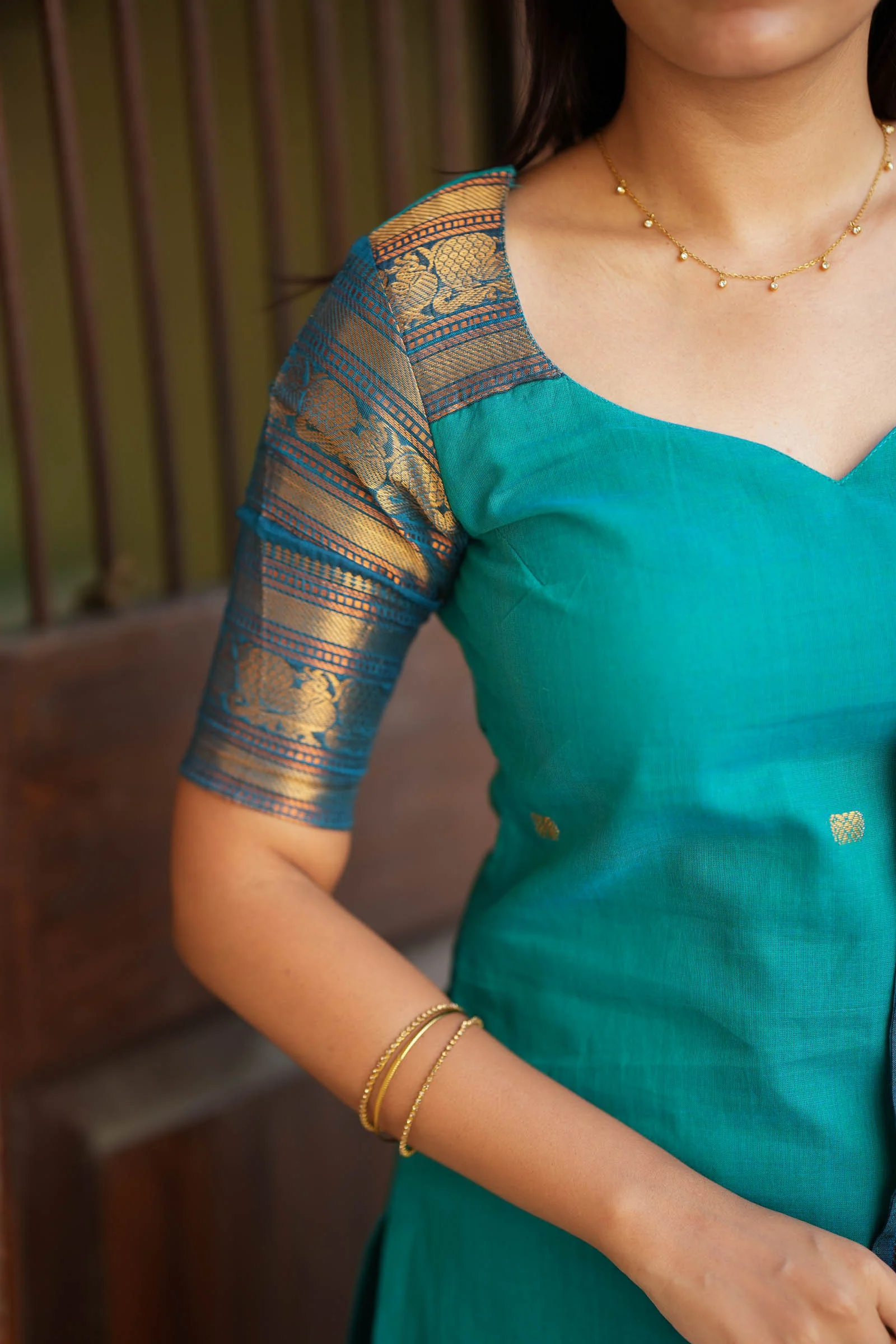 Madhuri Blue Kurti Set (Set of 2) - Image 7