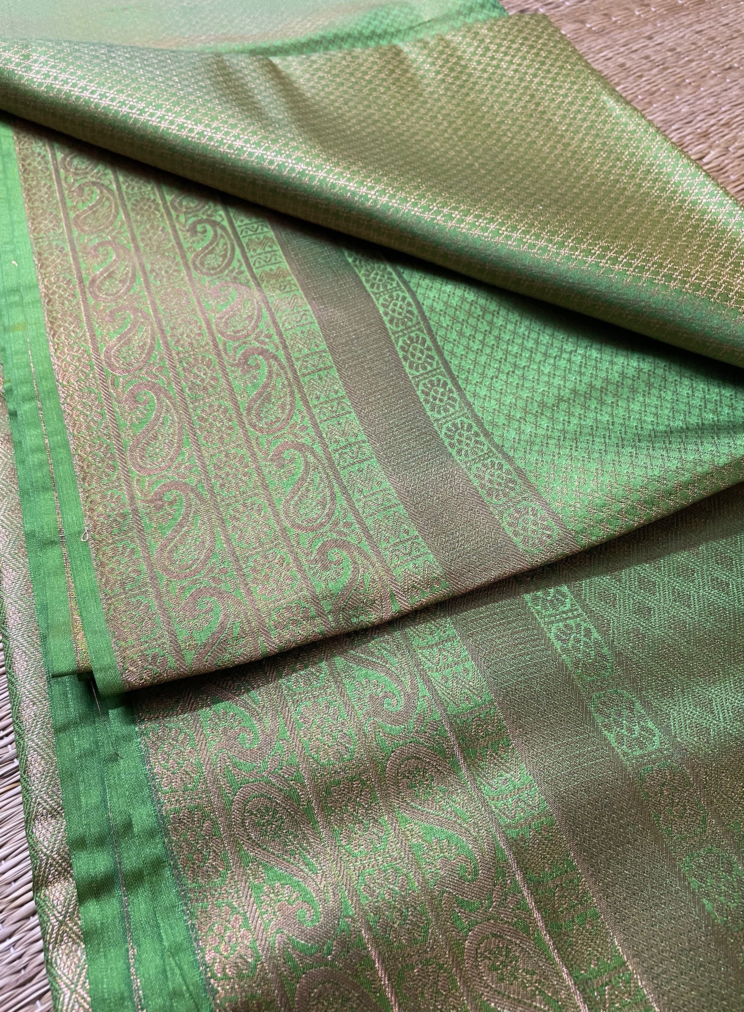 Nila /4/ - Vibrant Green Soft Silk Saree - Image 3