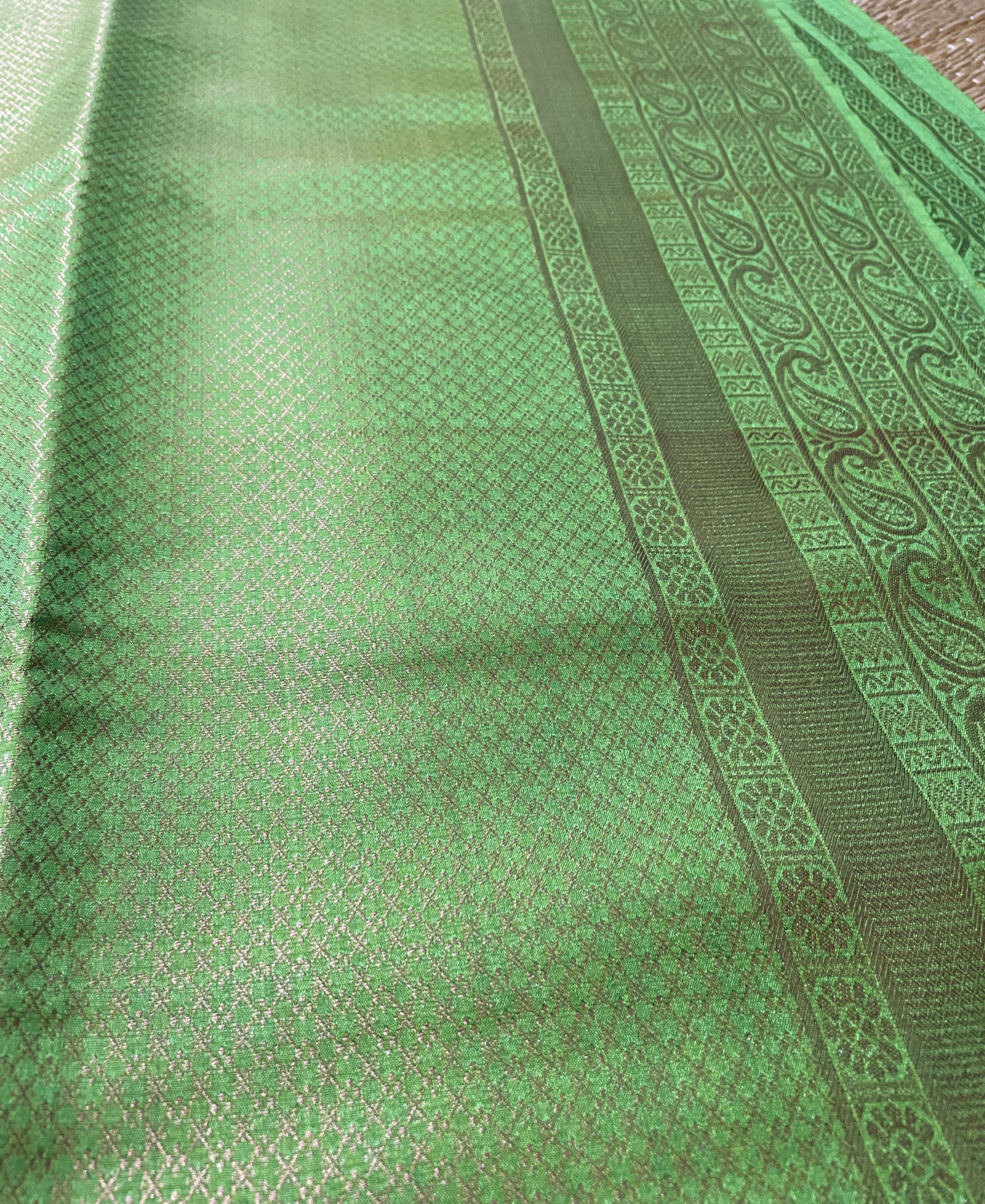 Nila /4/ - Vibrant Green Soft Silk Saree - Image 4