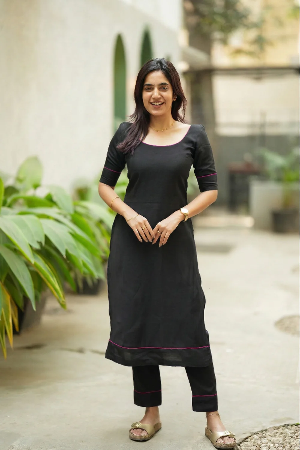 Raha Black Kurti Set (Set of 2) - Image 2