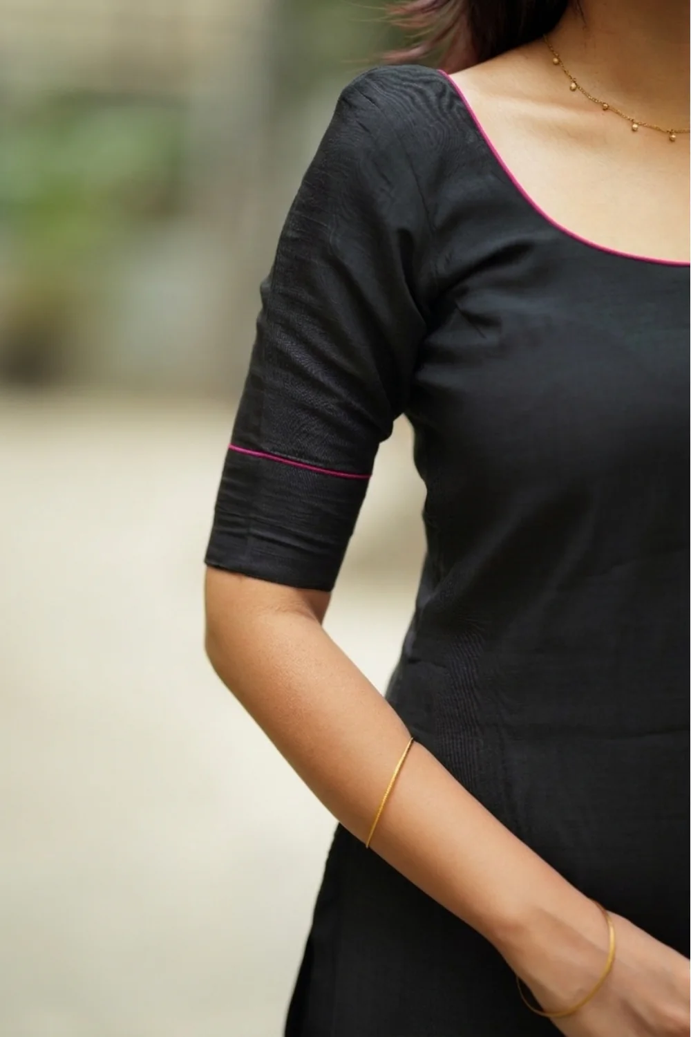 Raha Black Kurti Set (Set of 2) - Image 4