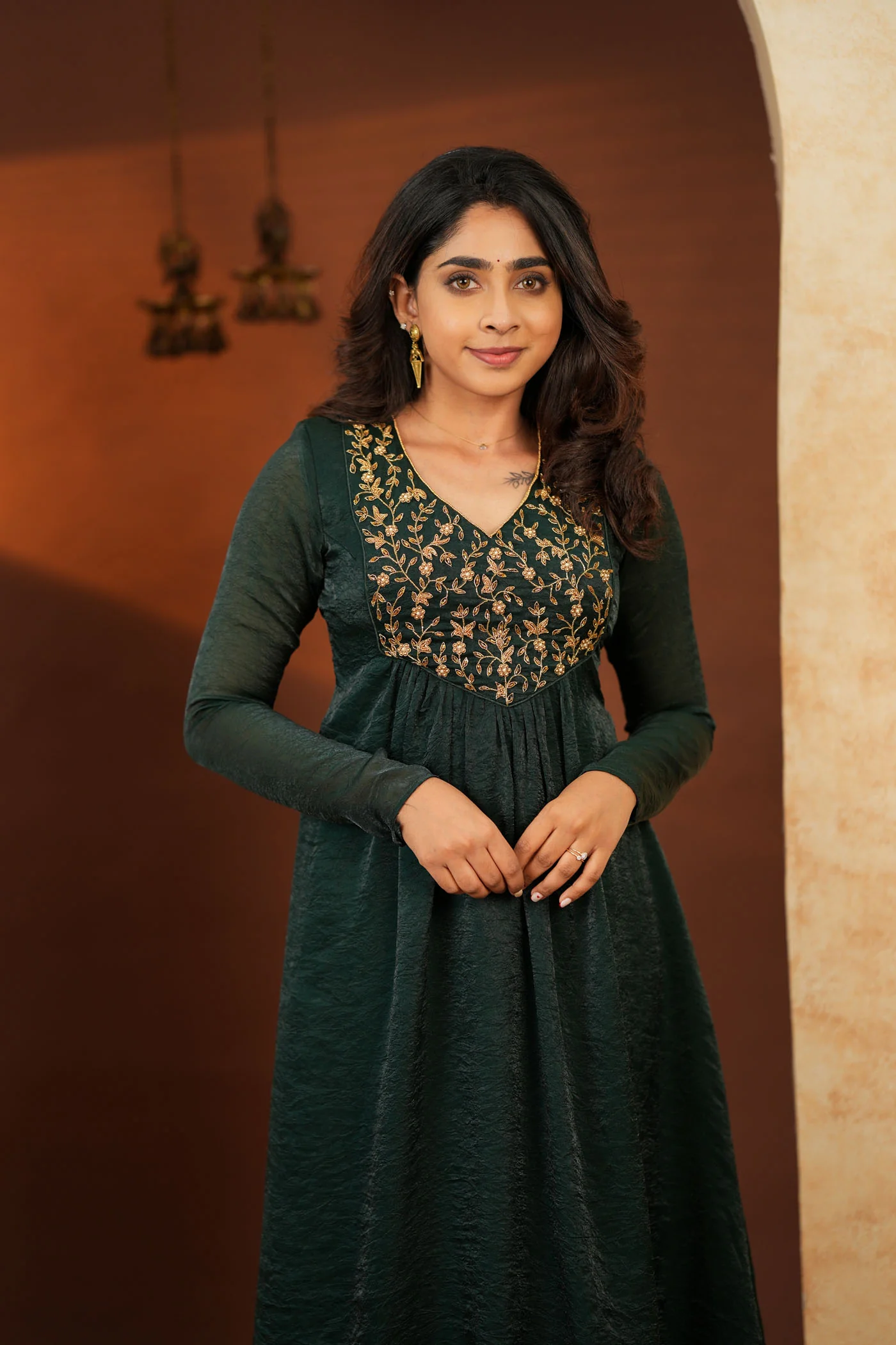 Upasanna Bottle Green Kurta Set (Set of 2) - Image 4