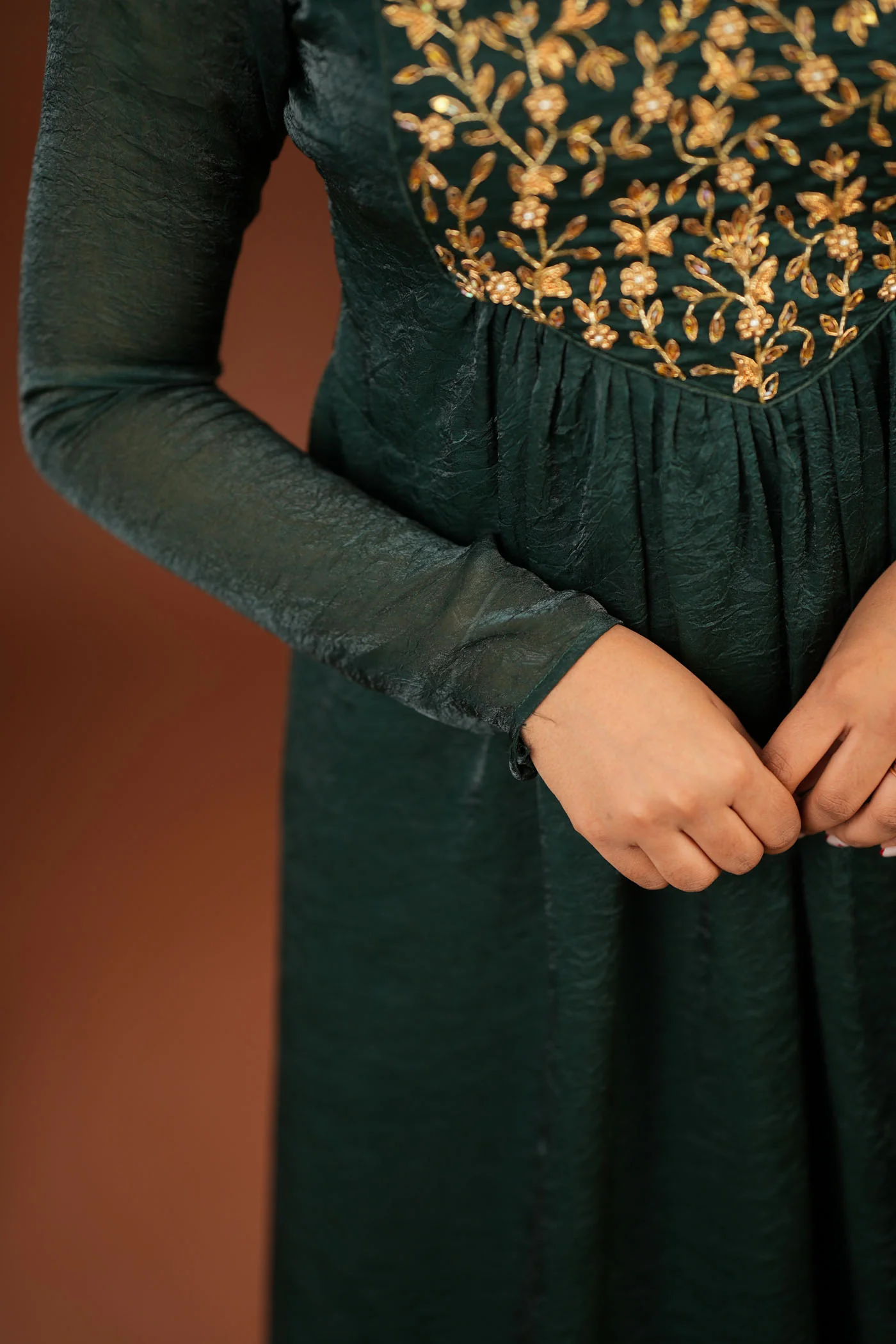 Upasanna Bottle Green Kurta Set (Set of 2) - Image 9