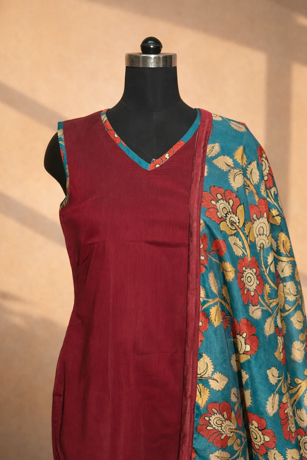 Vaishu Maroon Kurti With Dupatta - Image 3