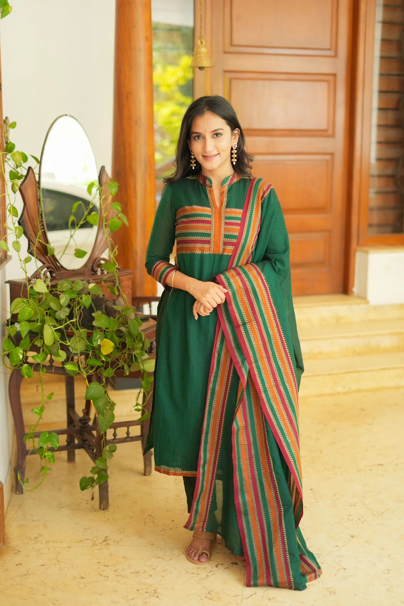 Vanika Green Handloom Kurta Set - Image 4
