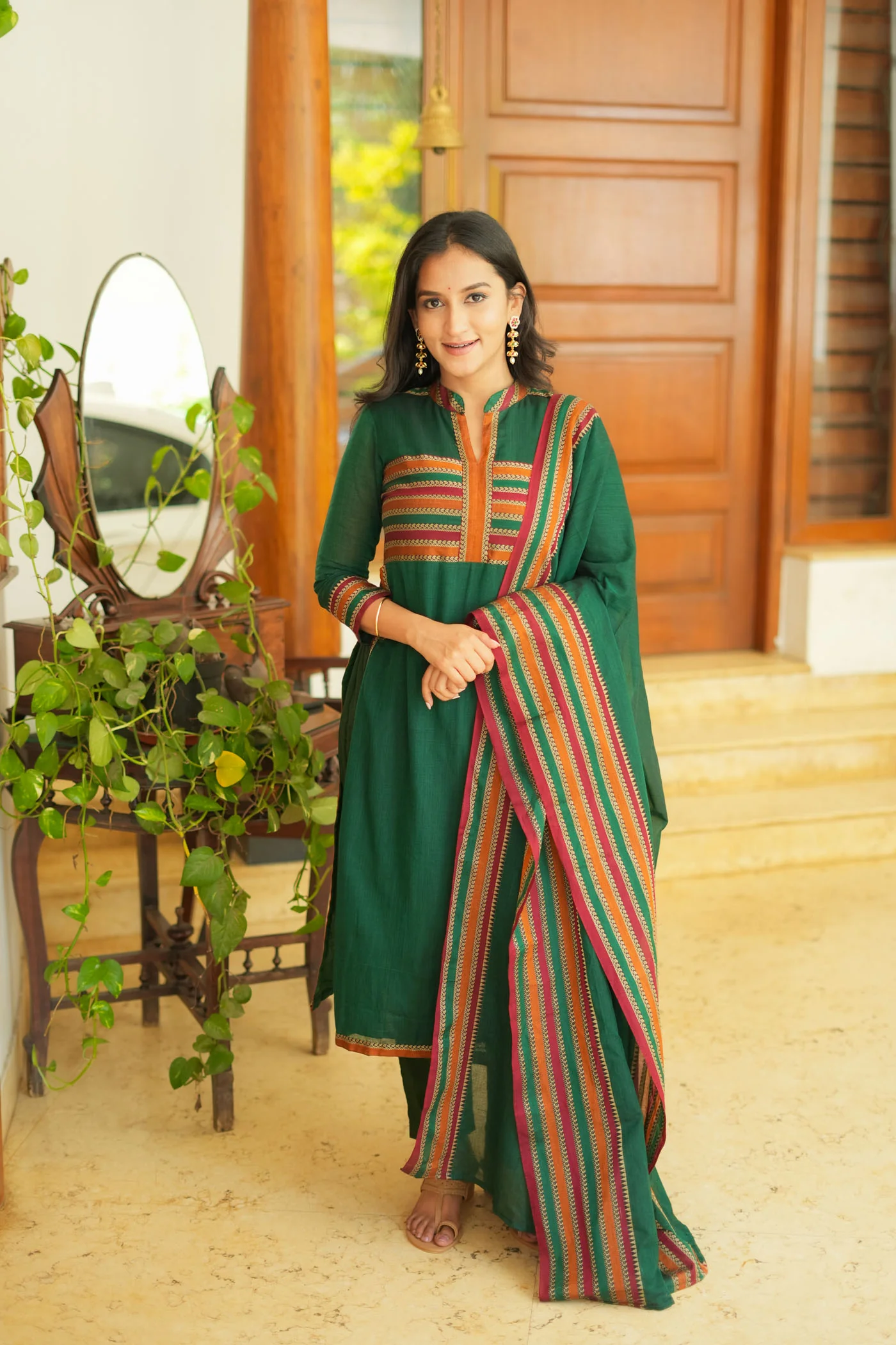 Vanika Green Handloom Kurta Set - Image 6
