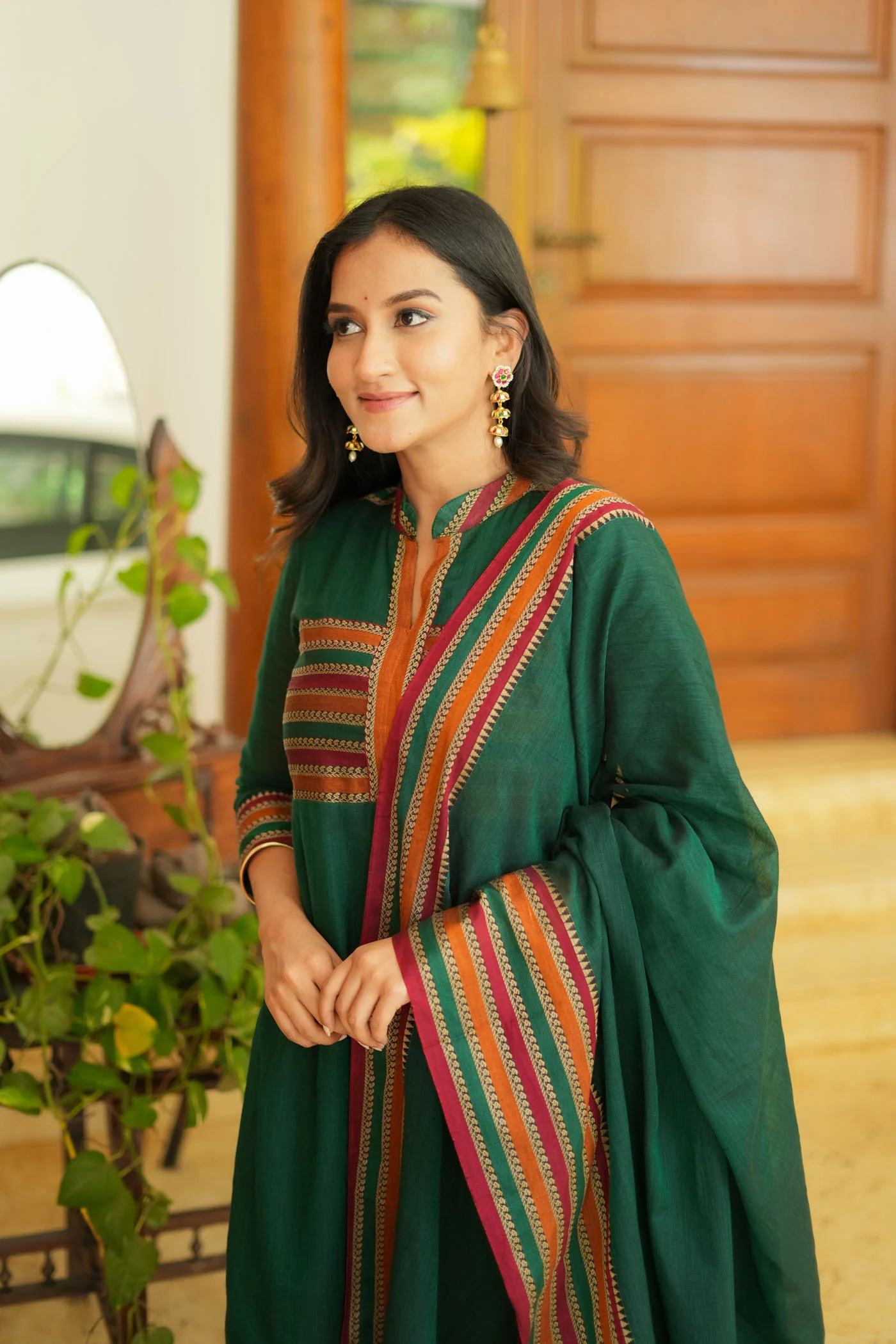 Vanika Green Handloom Kurta Set - Image 9