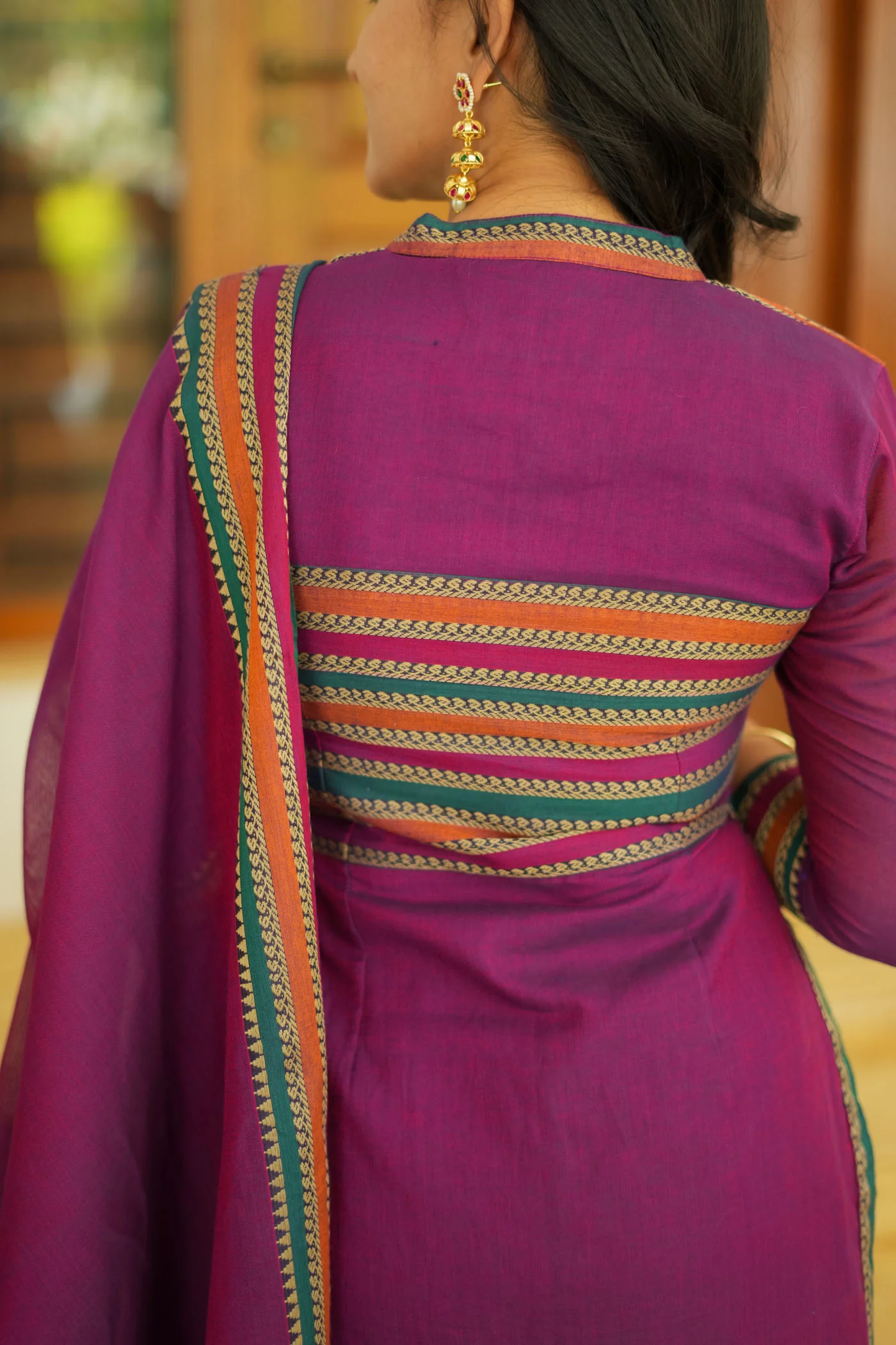 Vanika Magenta Handloom Kurta Set - Image 5